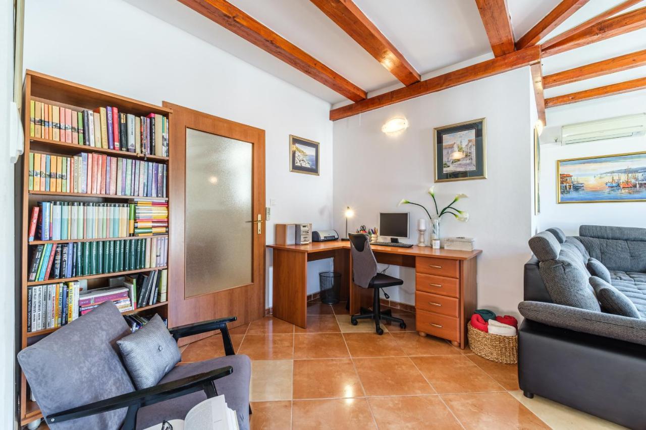 Guest House Barbara Nerezisca Экстерьер фото