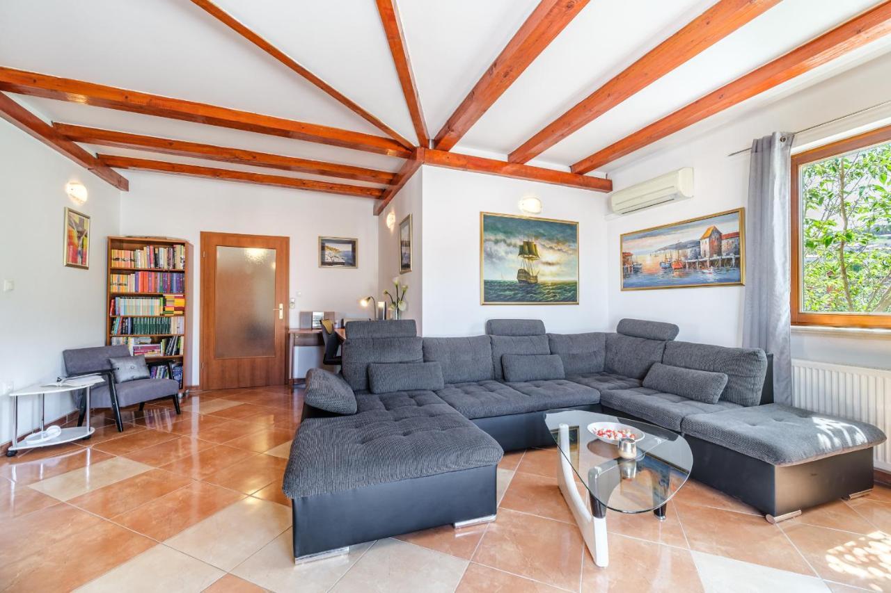 Guest House Barbara Nerezisca Экстерьер фото