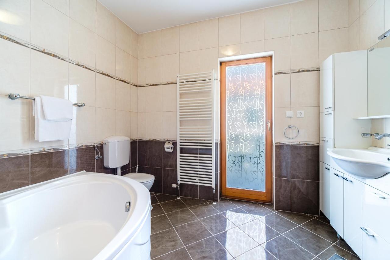 Guest House Barbara Nerezisca Экстерьер фото