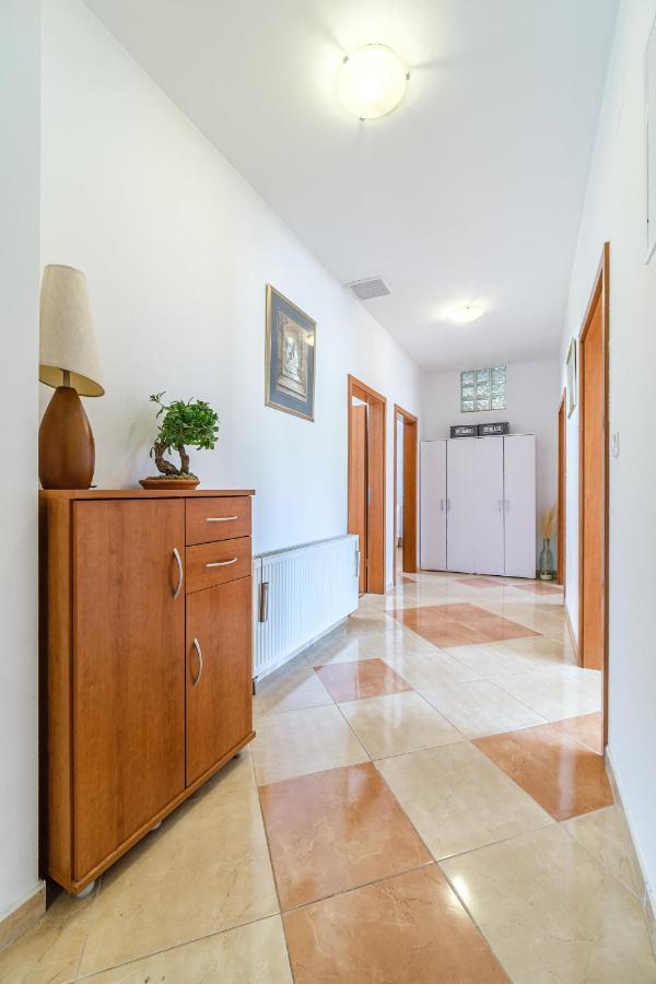 Guest House Barbara Nerezisca Экстерьер фото